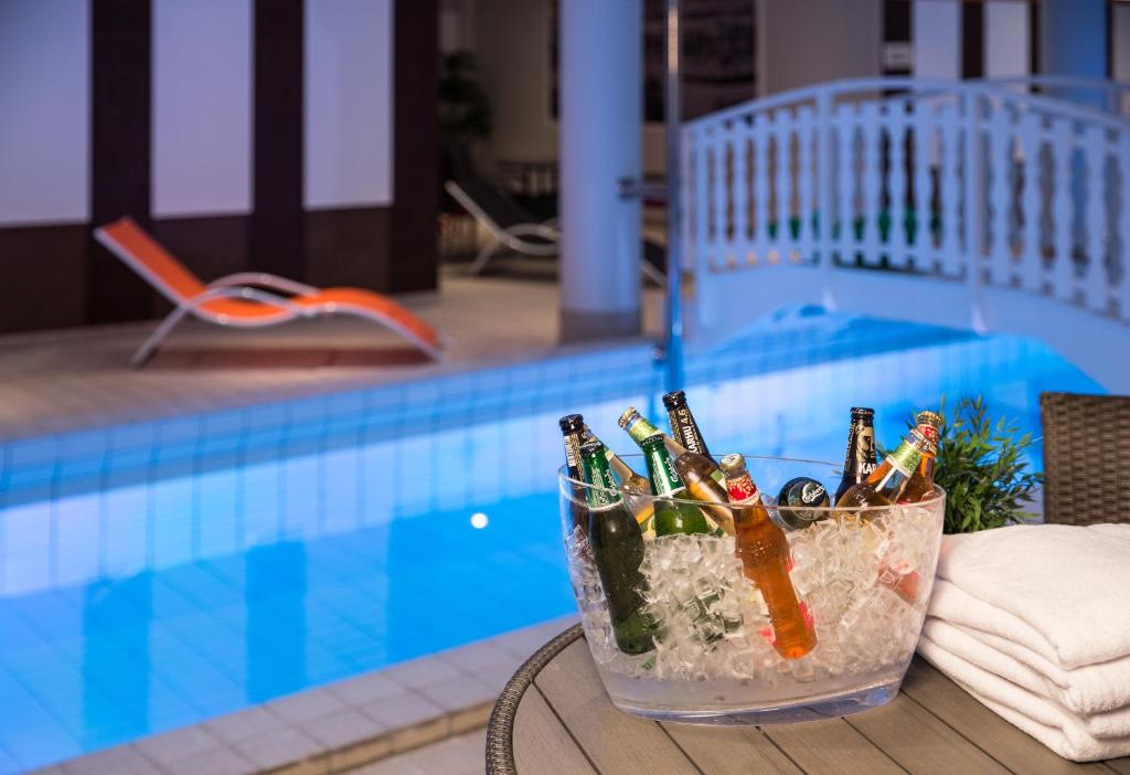 Bazén v ubytování Park Hotel Tornio nebo v jeho okolí