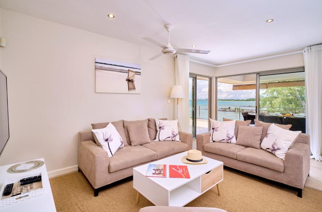 Posezení v ubytování Bon Azur Beachfront Suites & Penthouses with LOV