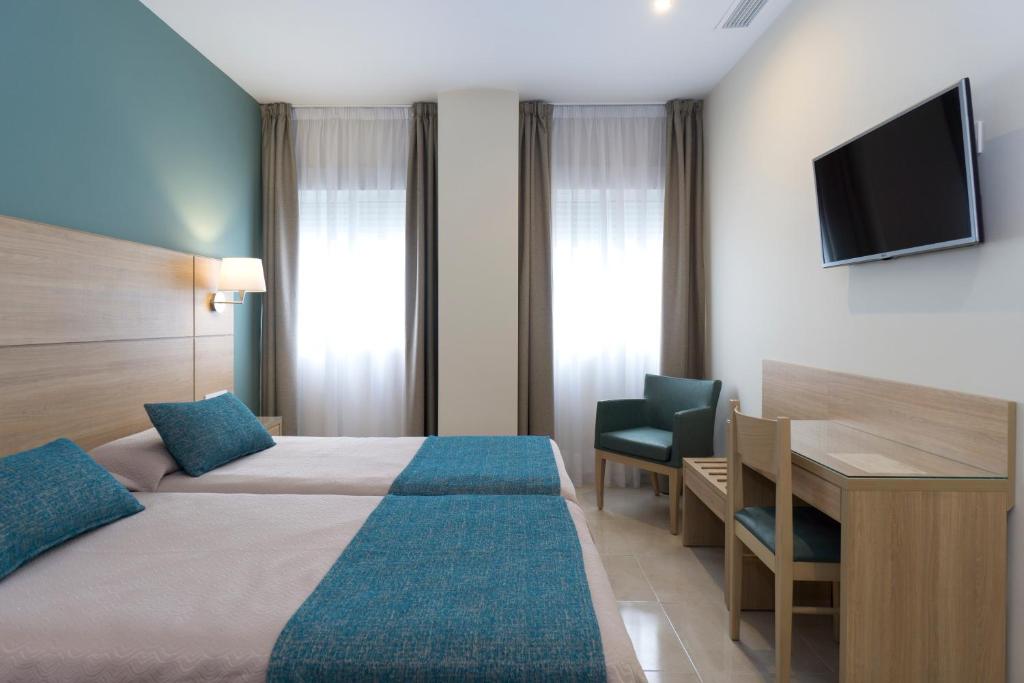 Postel nebo postele na pokoji v ubytování Hotel Sur Málaga