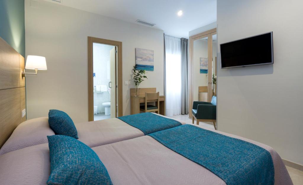 TV a/nebo společenská místnost v ubytování Hotel Sur Málaga