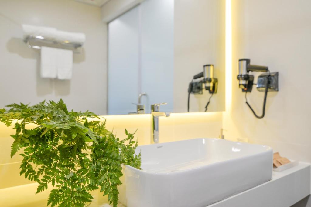 Phòng tắm tại Magnolia Hotel
