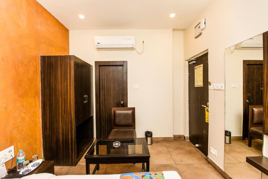 Posezení v ubytování FabHotel De Sivalika - 500m from Belur Math