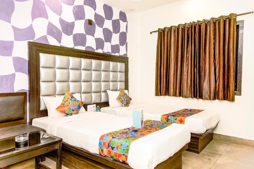 Postel nebo postele na pokoji v ubytování FabHotel De Sivalika - 500m from Belur Math