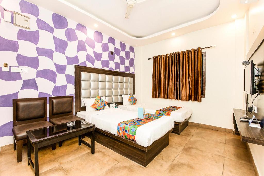 Postel nebo postele na pokoji v ubytování FabHotel De Sivalika - 500m from Belur Math