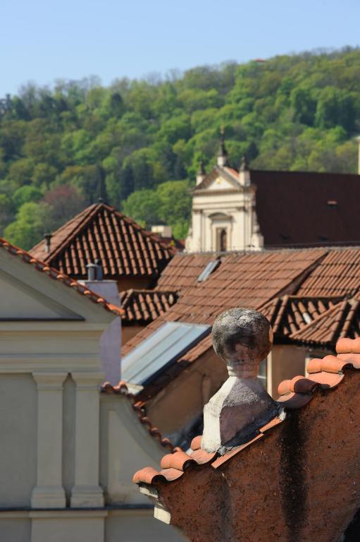 The Charles - Resim 22