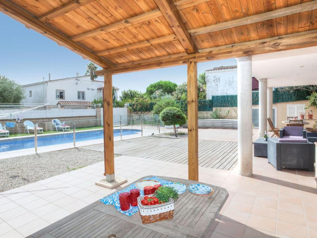 Bazén v ubytovaní Holiday Home Dorian by Interhome alebo v jeho blízkosti