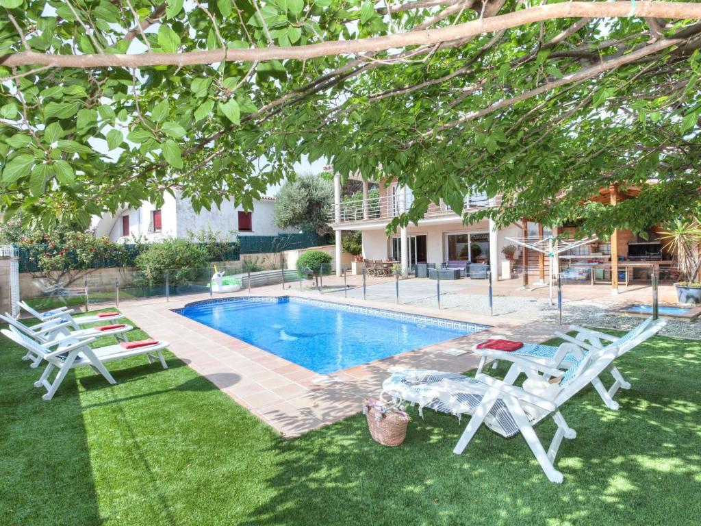Bazén v ubytovaní Holiday Home Dorian by Interhome alebo v jeho blízkosti