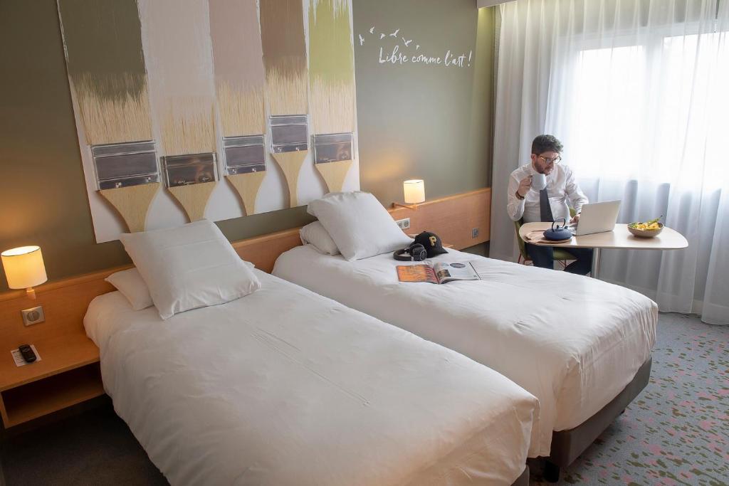 Postel nebo postele na pokoji v ubytování Mercure Reims Parc Des Expositions