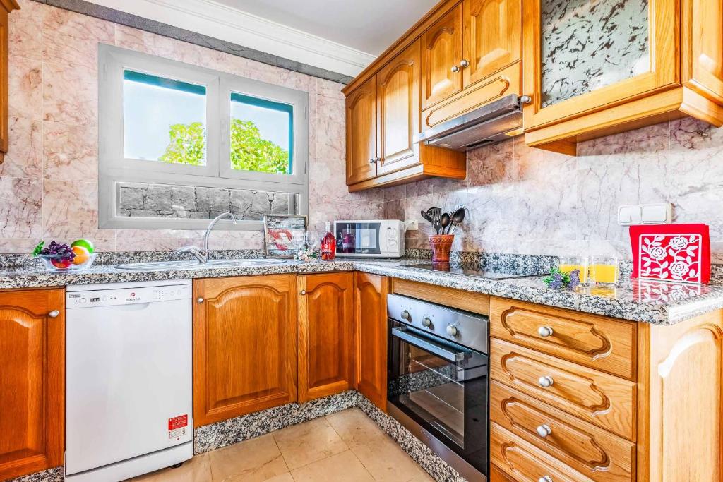 Kuchyň nebo kuchyňský kout v ubytování Villa Silvana