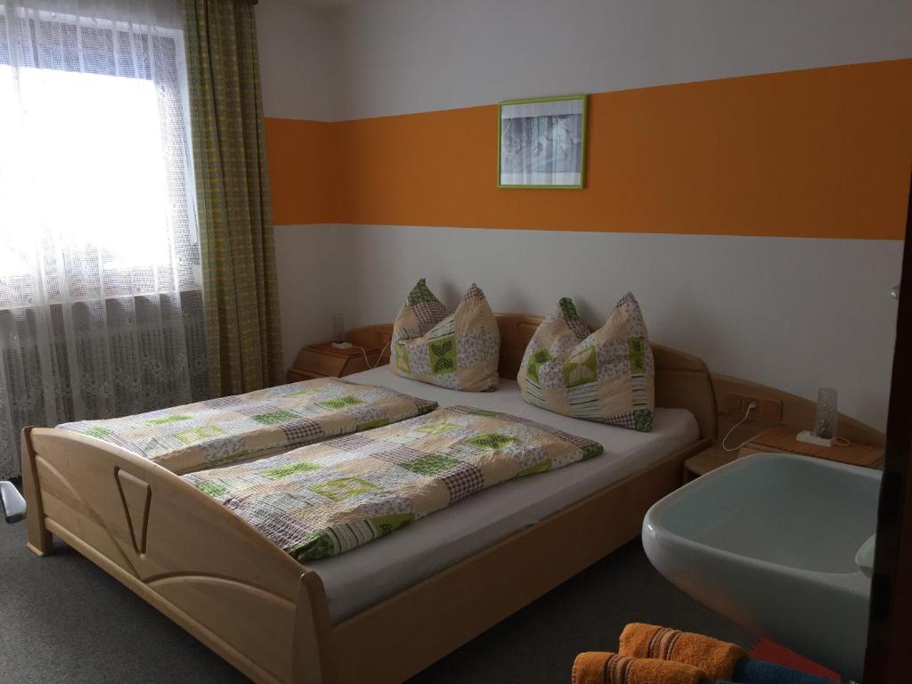 Postel nebo postele na pokoji v ubytování Haus Holaus Helga
