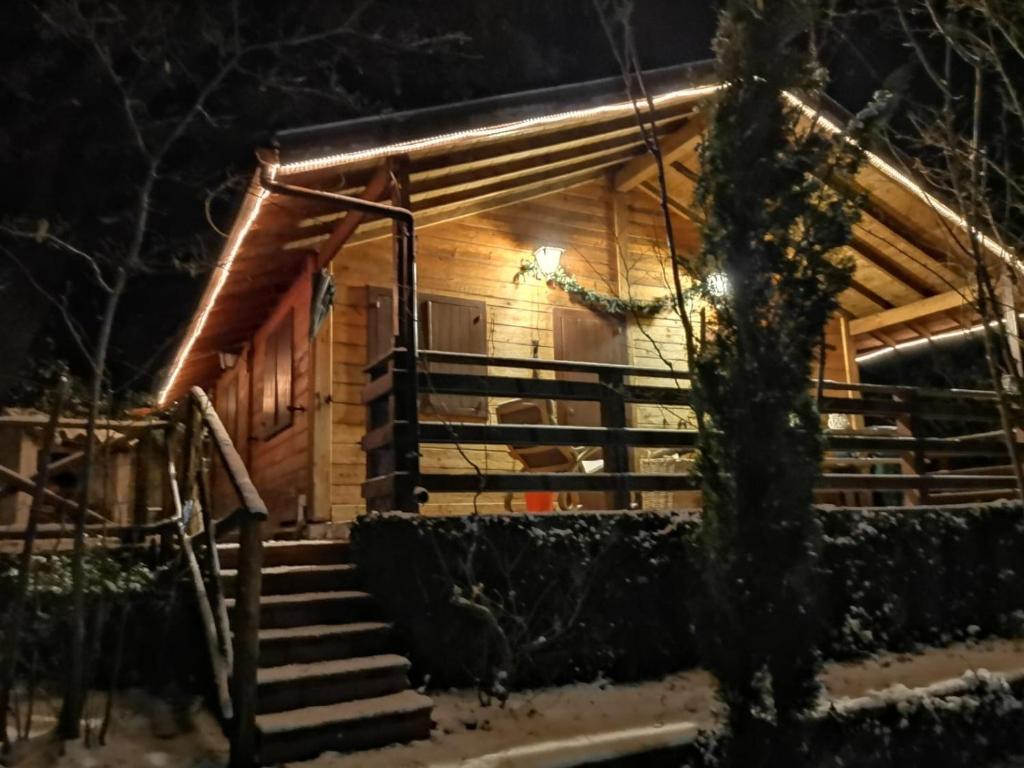Budova, kde se chata nachází