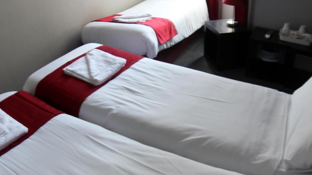 Fairmount Hotel - Triple Room