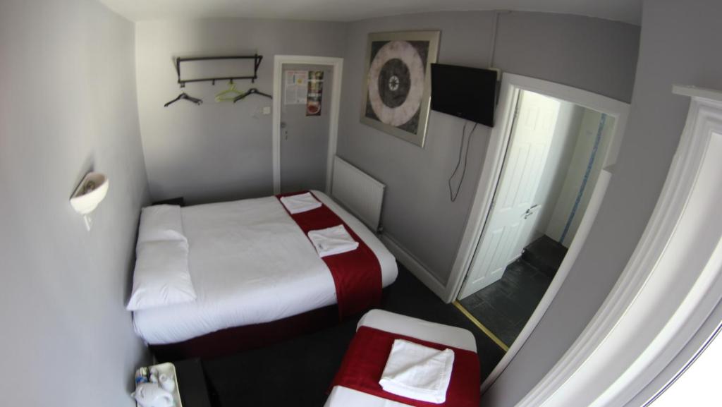 Fairmount Hotel - Family Room (2 Adults + 1 Child)