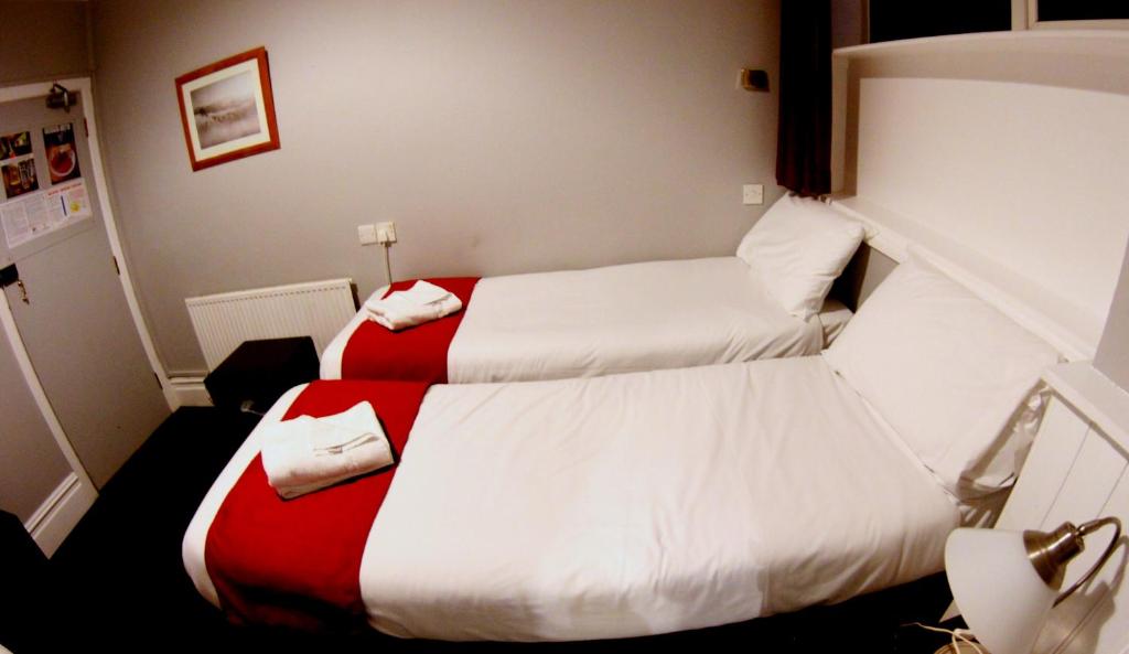 Fairmount Hotel - Twin Room