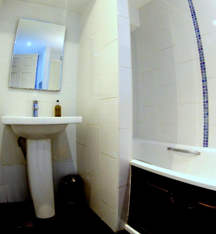 Fairmount Hotel - Large Room (6 Adults)