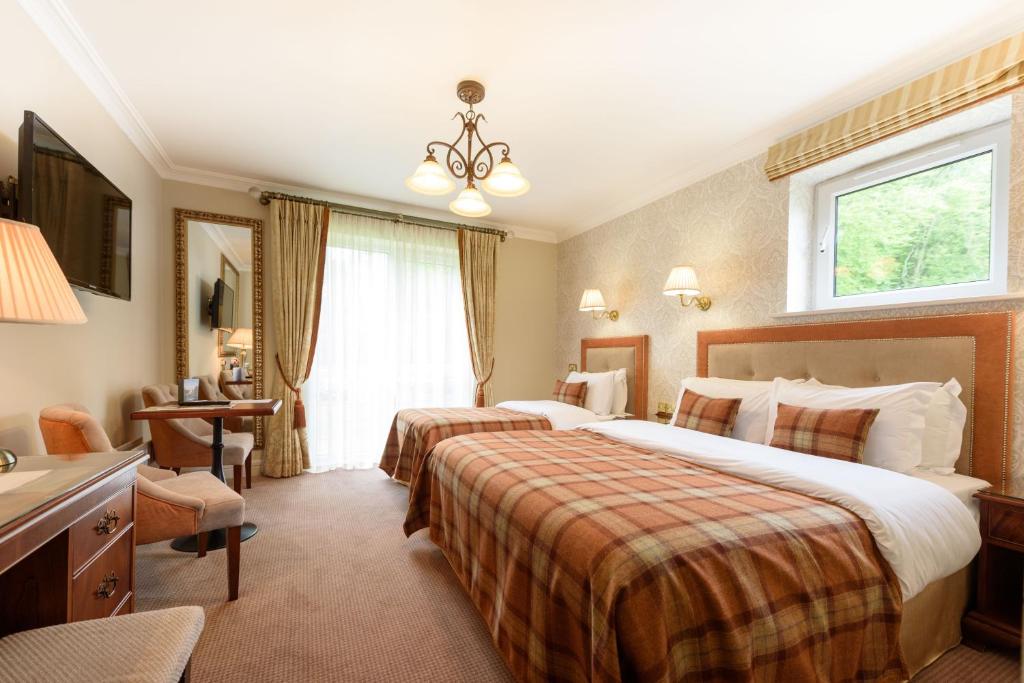 Postel nebo postele na pokoji v ubytování Faithlegg Hotel