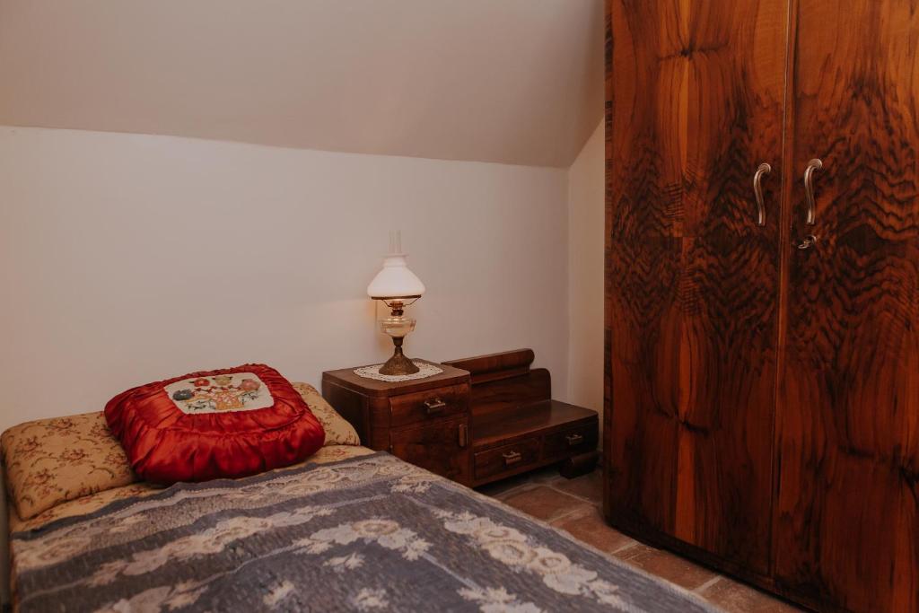 Postel nebo postele na pokoji v ubytování Koroška hiša Pri lipi, Boutique hotel