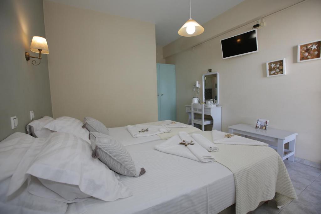 Alexandra's Rooms - 3