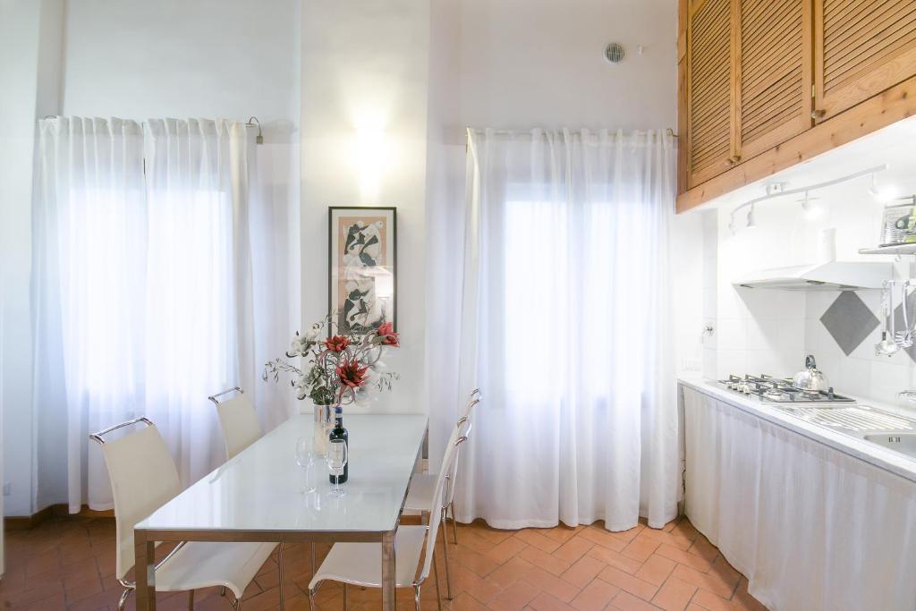 A kitchen or kitchenette at San Niccolò Loft by Mmega