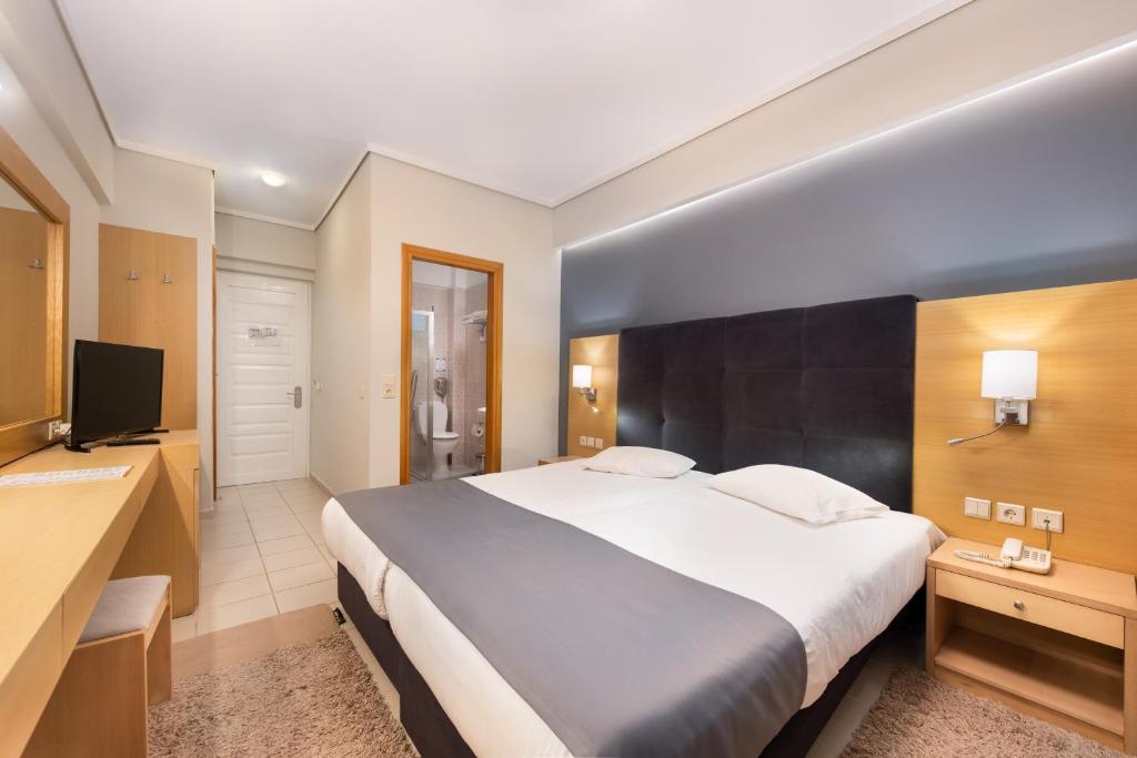 TV a/nebo společenská místnost v ubytování Heliotrope Hotels