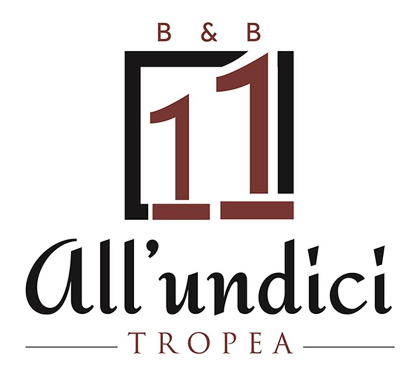 un logo pour l'agence du poivre entièrement unie dans l'établissement All'Undici, à Tropea