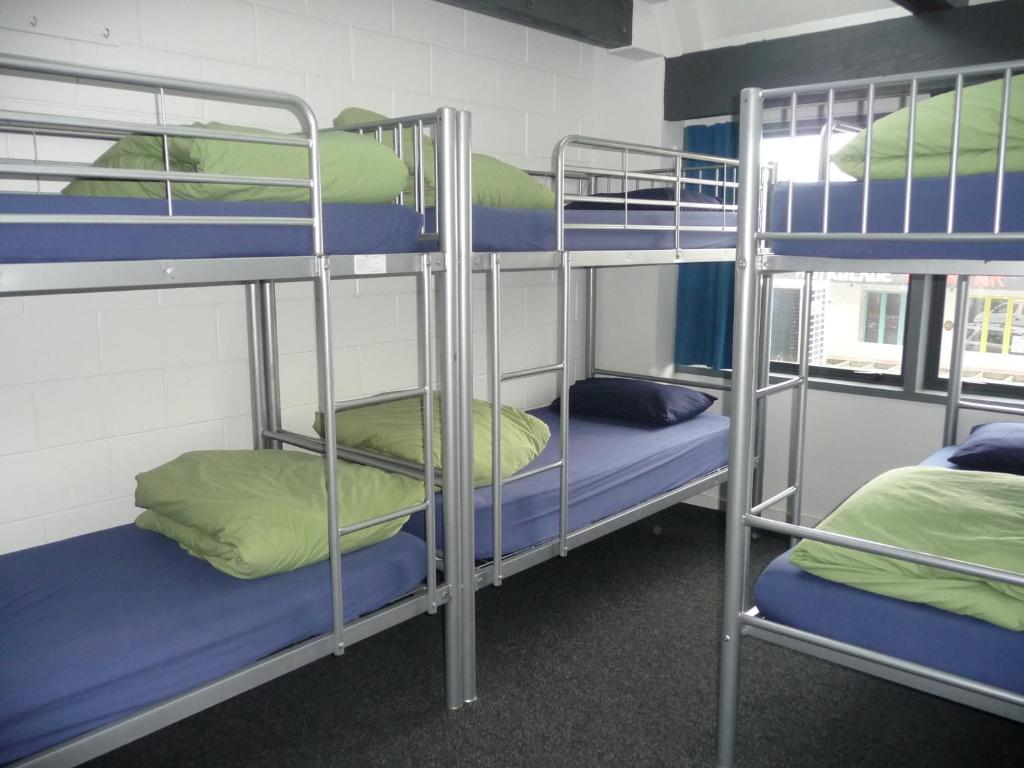 Postel nebo postele na pokoji v ubytování Mount Backpackers