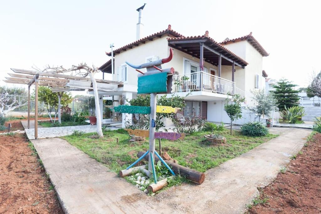 Vonkajšia záhrada v ubytovaní Country Rooms near Athens - Airport
