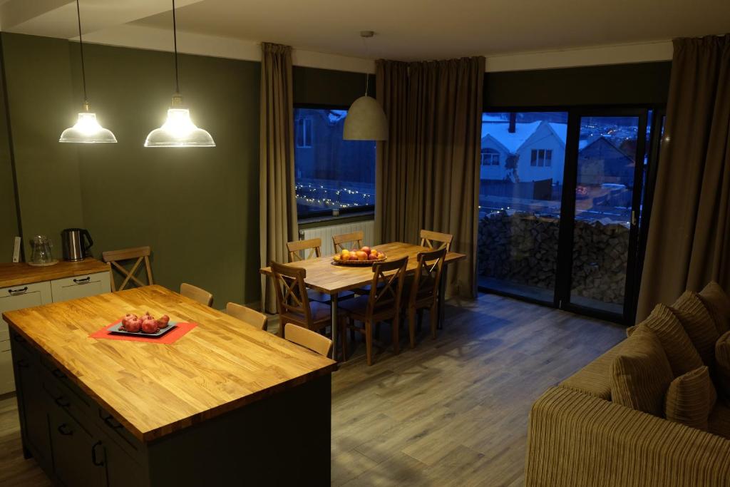 Гостиная зона в Double House Bakuriani