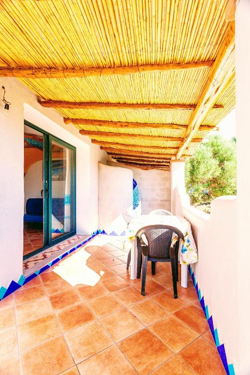 Patio nebo venkovní prostory v ubytování Orosei RE - Il Paradiso degli Ulivi con PISCINA e vista mare