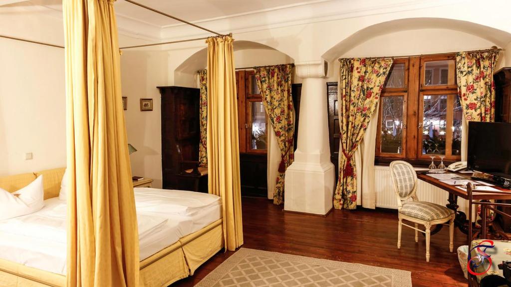 Postel nebo postele na pokoji v ubytování Hotel Adler