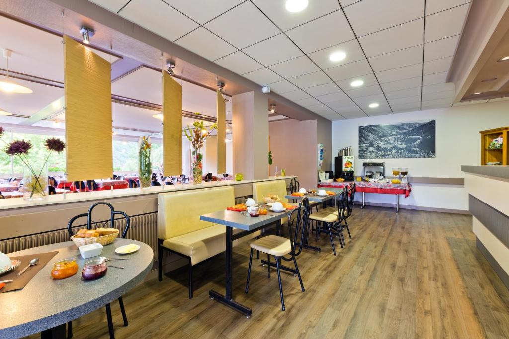 Restaurace v ubytování Logis Hôtel Belle Vue