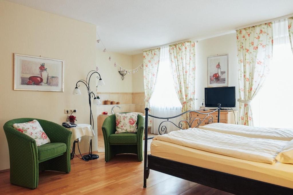 Postel nebo postele na pokoji v ubytování FETZ DAS LORELEY HOTEL