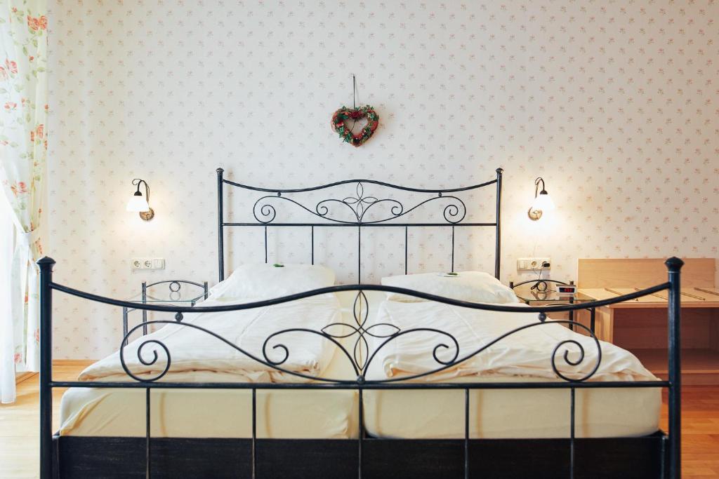 Postel nebo postele na pokoji v ubytování FETZ DAS LORELEY HOTEL