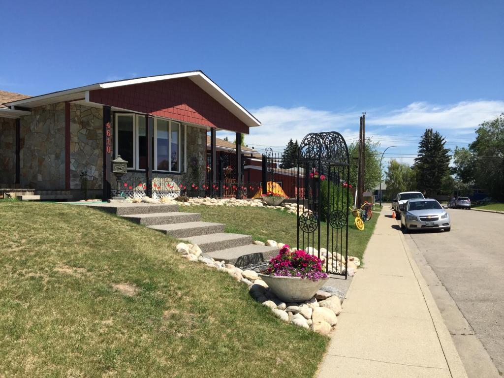 Gallery image of The Calgary Hub hostel style Home in Calgary