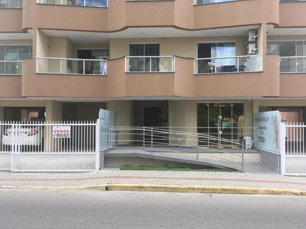  Apartamento em meia praia itapema