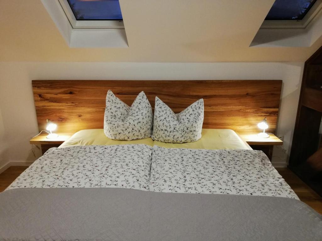 Ένα ή περισσότερα κρεβάτια σε δωμάτιο στο Landgasthof "Zur Linde"