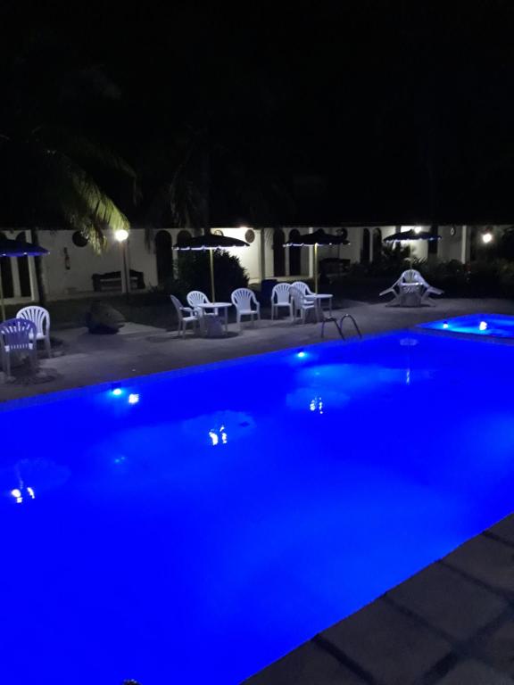 Bazén v ubytování Hotel Praia do Conde nebo v jeho okolí