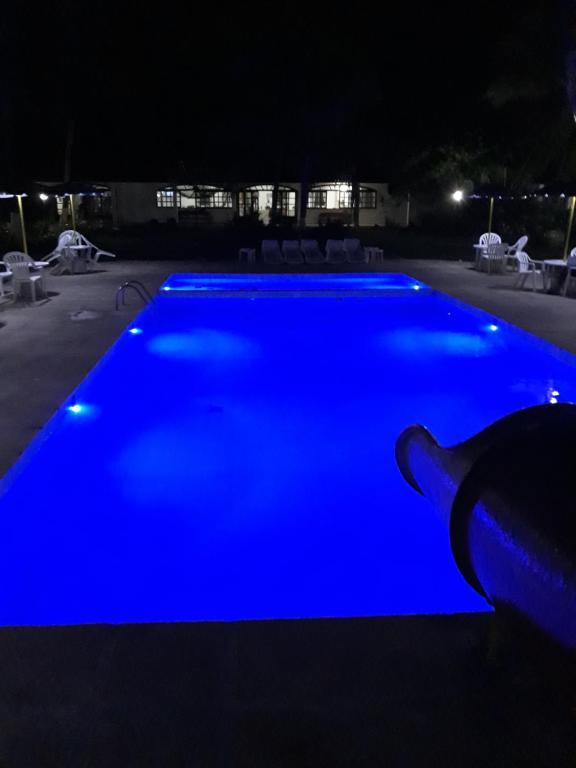Bazén v ubytování Hotel Praia do Conde nebo v jeho okolí