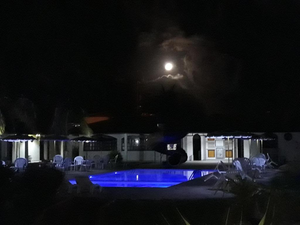 Bazén v ubytování Hotel Praia do Conde nebo v jeho okolí