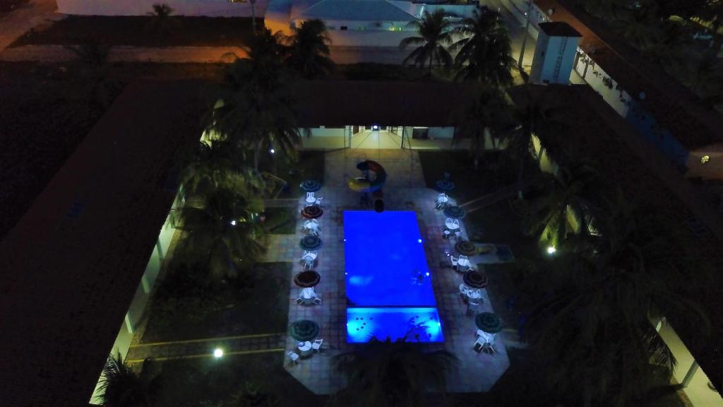 Bazén v ubytování Hotel Praia do Conde nebo v jeho okolí