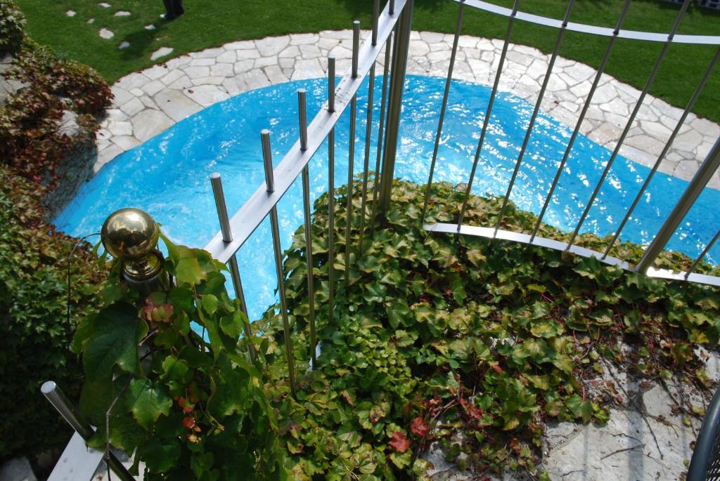 Bazén v ubytování Residence Obermoarhof - Family Apartments with Pool & Playground nebo v jeho okolí