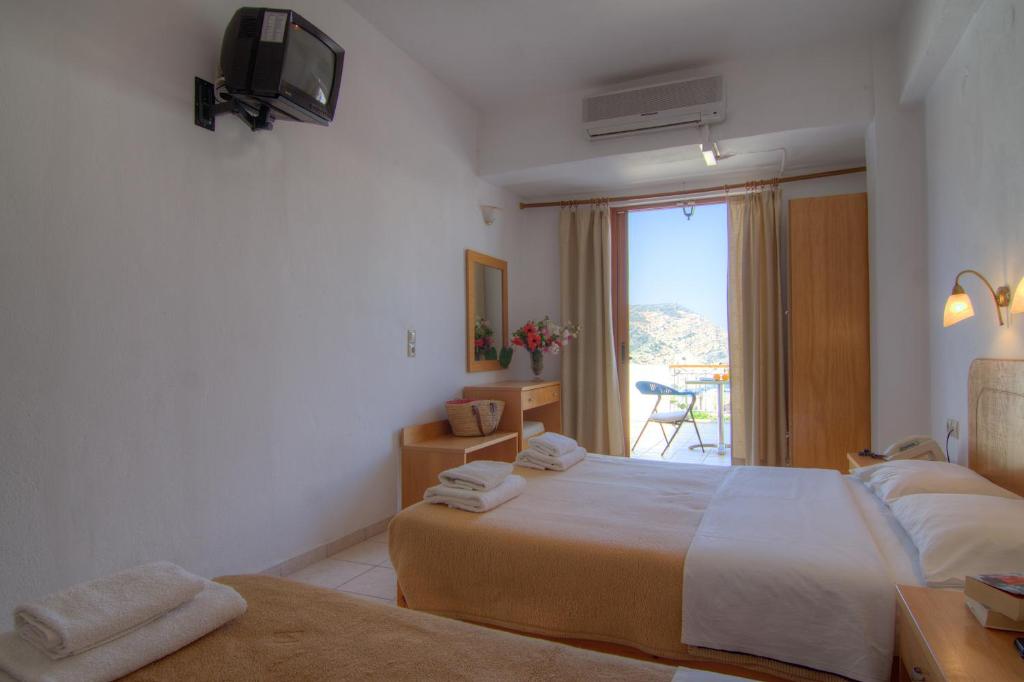 Postel nebo postele na pokoji v ubytování Adonis Hotel