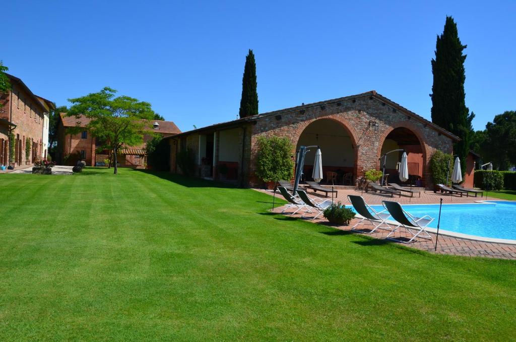 Bazén v ubytovaní Country House Le Case Coloniche alebo v jeho blízkosti