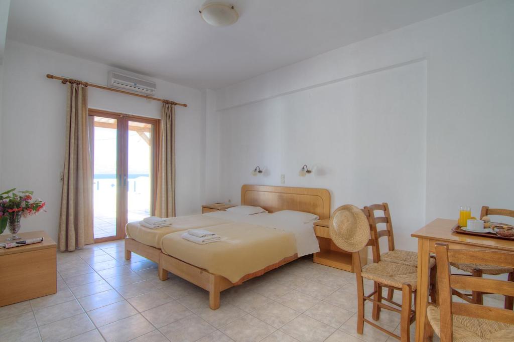 Postel nebo postele na pokoji v ubytování Adonis Hotel
