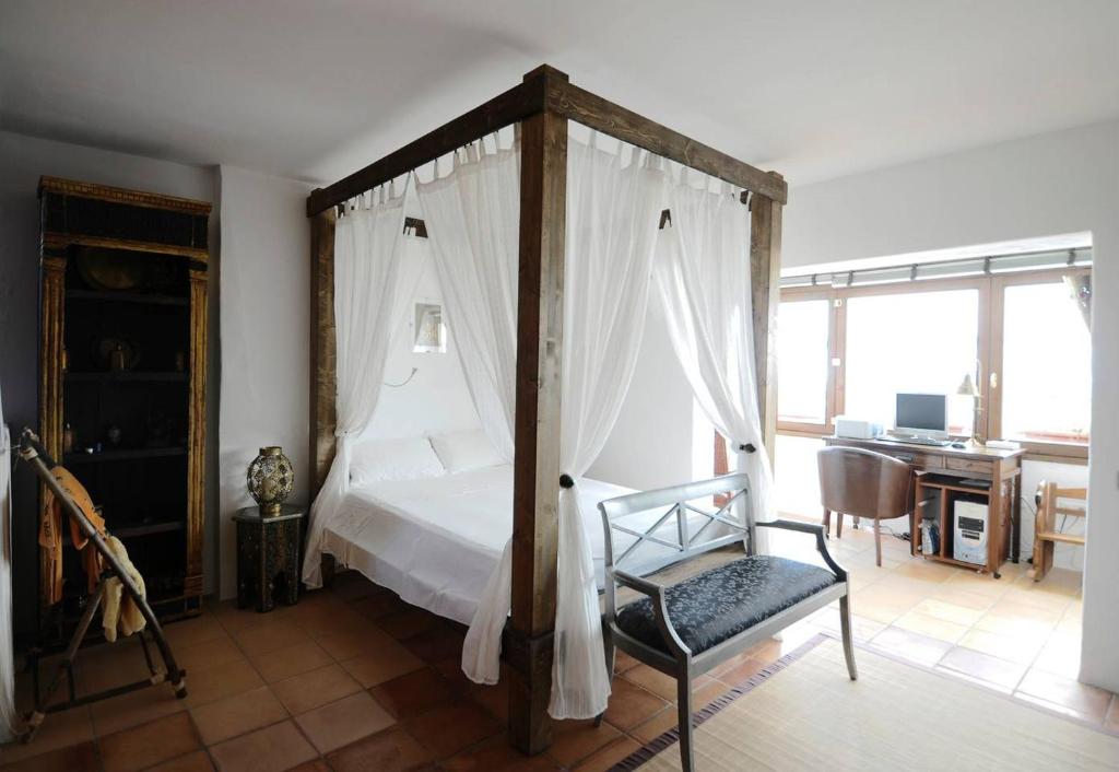 Posteľ alebo postele v izbe v ubytovaní Entre Olivos: Very Charming Villa 18 SLEEPERS