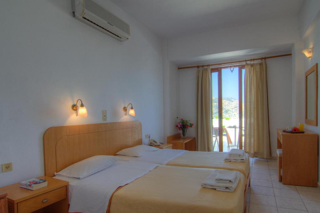Postel nebo postele na pokoji v ubytování Adonis Hotel