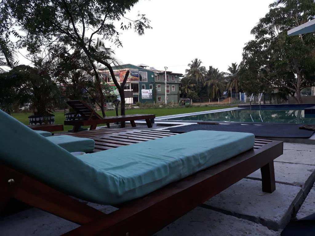 Bazén v ubytování Traveller's Home Hotel nebo v jeho okolí