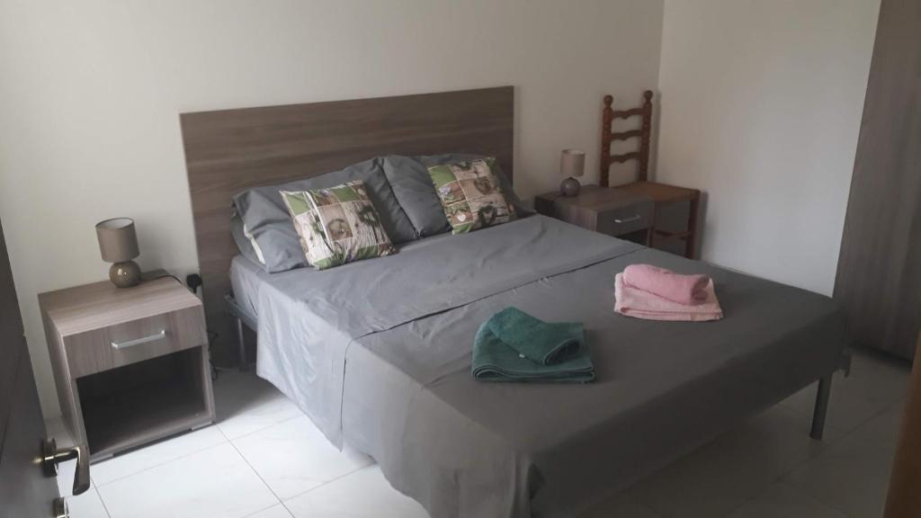 Postel nebo postele na pokoji v ubytování Seafront Room