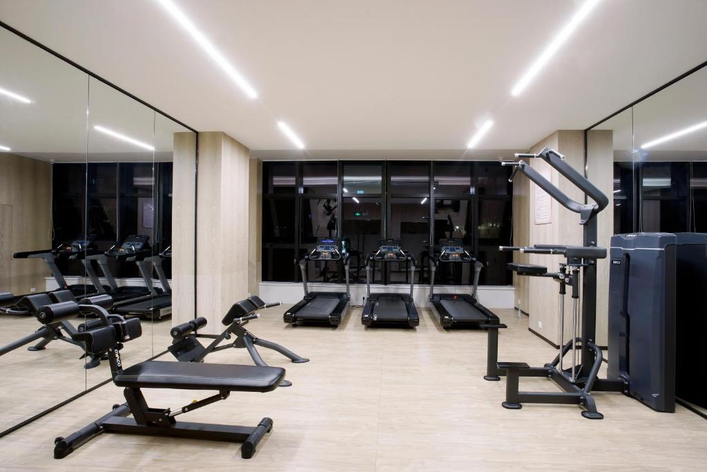 Fitness centrum a/nebo fitness zařízení v ubytování Shenzhen FY Hotel