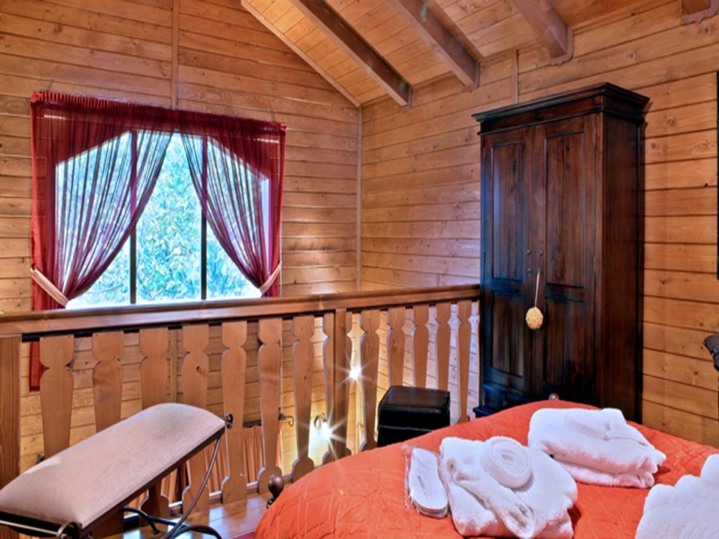 Postel nebo postele na pokoji v ubytování Feggarognemata Suites